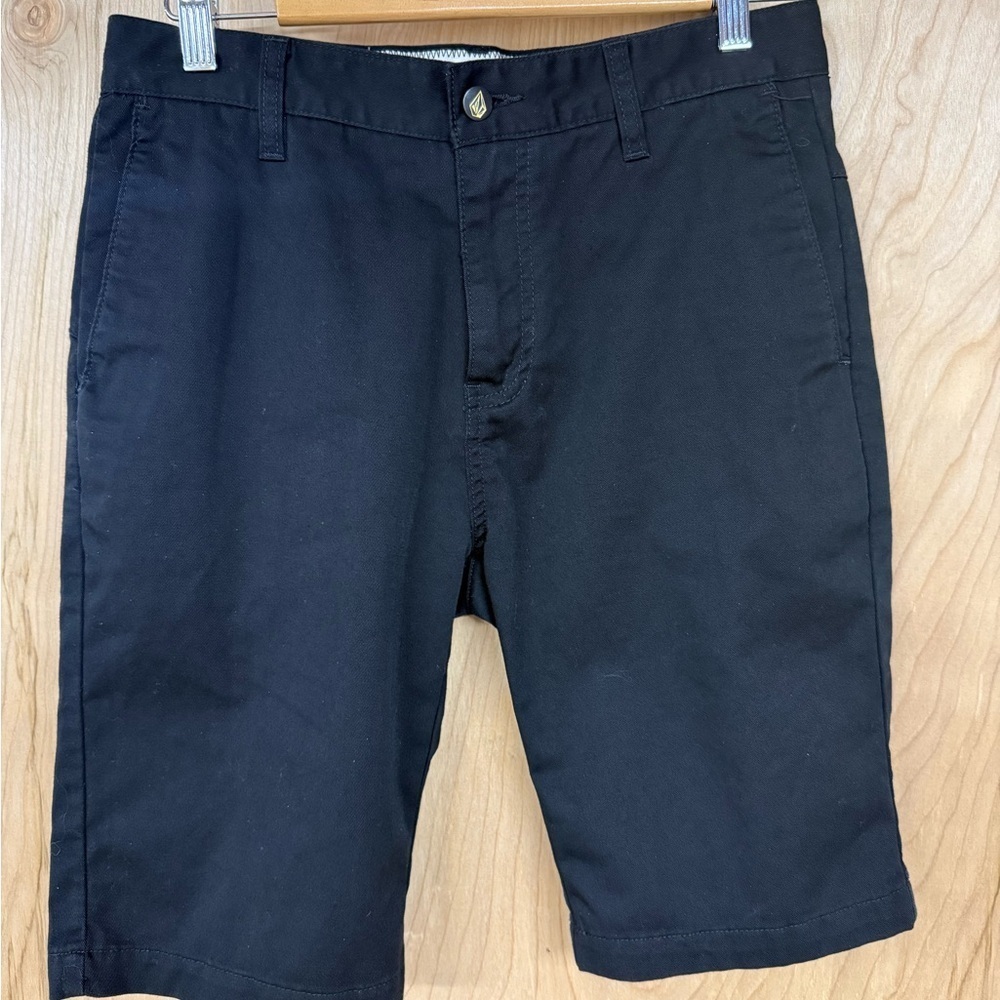 Volcom Men's black Flat Front Shorts size 29